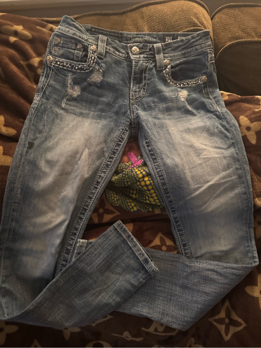 Miss Me Signature Women’s distressed skinny jeans.